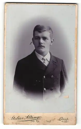 Fotografie Atelier Altlinger, Laufen / Salzach, Portrait junger Mann mit Krawatte im Anzug