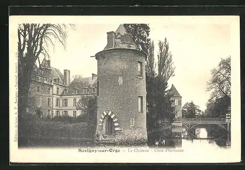 AK Savigny-sur-Orge, Le Chateau, Cour d'Honneur