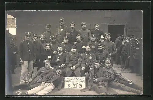 Foto-AK Zerbst, Gruppenbild von Kriegsgefangenen