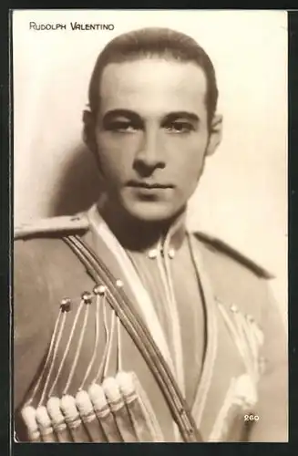 AK Schauspieler Rudolph Valentino im Kostüm einer Filmrolle