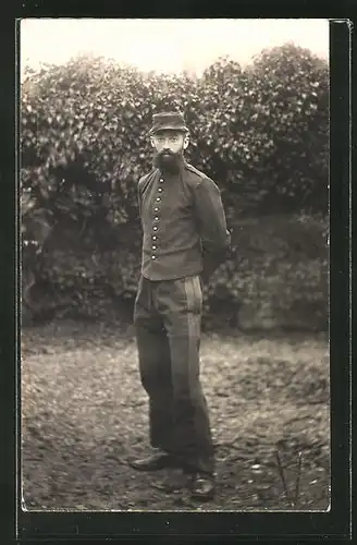 AK Französischer Soldat der Infanterie in Uniform