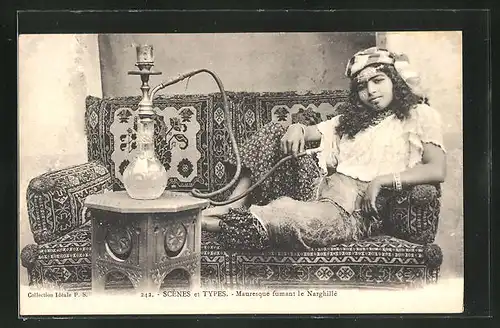 AK Scenes et Types, Mauresque fumant le Narghille, arabische Frau mit Wasserpfeife
