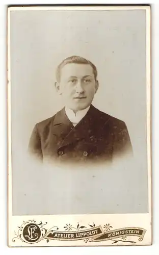 Fotografie Lippoldt, Königstein, Portrait Mann in zeitgenössischer Kleidung