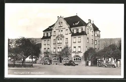 AK Plochingen, Strassenpartie mit Bahnhof-Hotel