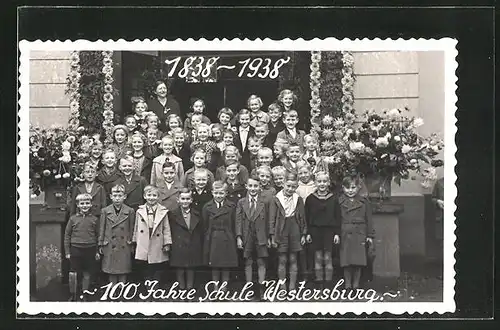 AK Westerburg, 100 Jahre Schule 1838-1938, Schüler vor dem Eingang