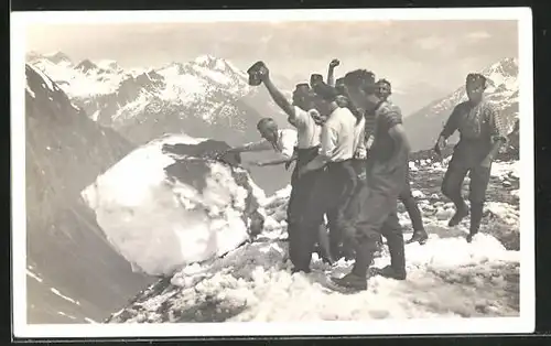 AK Schweizer Soldaten in den Bergen bei Schnee