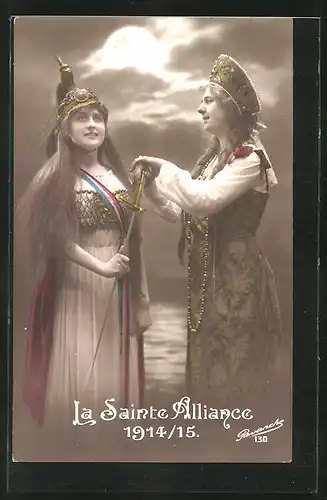 AK La Sainte Alliance 1914 /15, Frauen in Tracht mit Schwert & Pickelhaube, Propaganda Entente