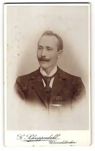 Fotografie G. Schneppendahl, Wermelskirchen, Portrait junger Herr in Anzug