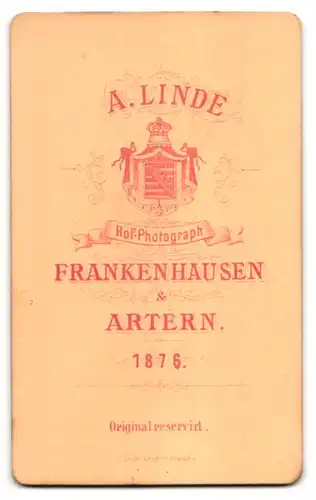 Fotografie A. Linde, Frankenhausen & Artnern, Portrait Dame mit zeitgenöss. Frisur und Ohrringen