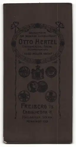 Fotografie Otto Hertel, Freiberg i/S, Portrait junger Herr in Anzug