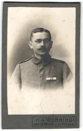 Fotografie H. A. Wenning, Wasserburg a. Inn, Portrait Soldat mit Ordenspange