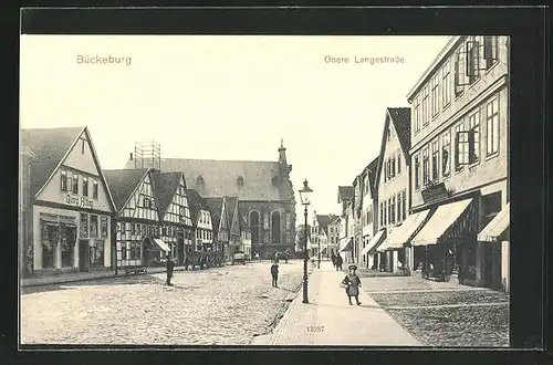 AK Bückeburg, Obere Langestrasse mit Passanten