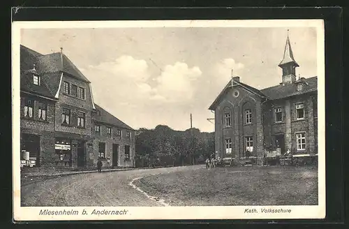 AK Miesenheim, Strassenpartie an der Kath. Volksschule