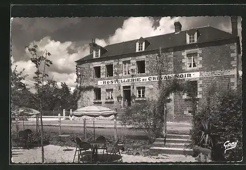 AK Saint-Michel-des-Andaines, Hostellerie du Cheval noir et le jardin
