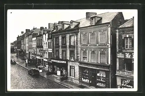 AK Gacé, Grande Rue, Blick auf Geschäfte