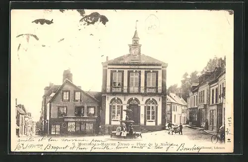 AK Moulins-la-Marche, Place de la Mairie, Rathausplatz