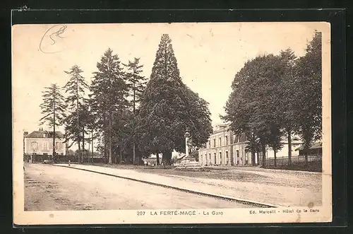 AK La Ferte-Mace, La Gare, Hotel de la Gare