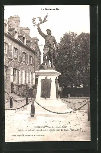 AK Domfront, Statue du Poilu, erigee en memoire des Soldats morts pour la France (1914-1918)