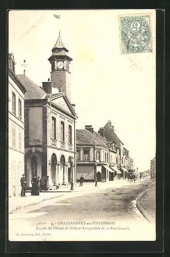 AK Chateauneuf-en-Thymerais, Facade de l` Hotel de Ville et Perspective de la Rue Grande