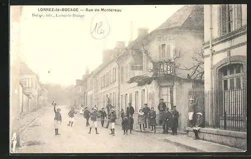 AK Lorrez-le-Bocage, Rue de Montereau, Strassenpartie