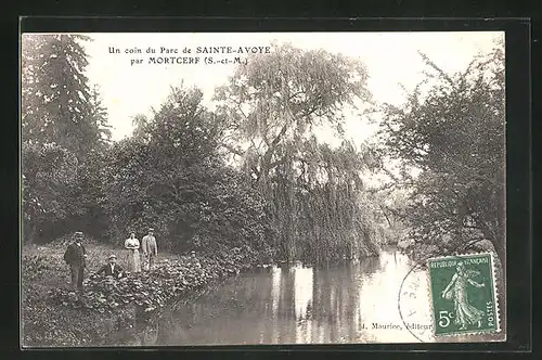 AK Sainte-Avoye par Mortcerf, Un coin de Parc