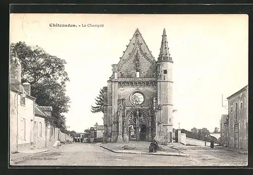 AK Chateaudun, Le Champdé, Strassenpartie an der Kirche
