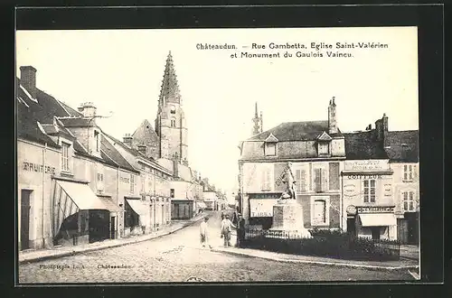 AK Chateaudun, rue Gambetta, eglise Saint-Valerien et Monument du Gaulois Vaincu