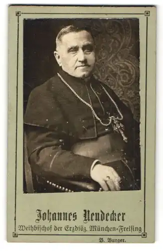 Fotografie B. Burger, unbekannter Ort, Portrait Johannes Neudecker, Weihbischof der Erzdiöz. München-Freising