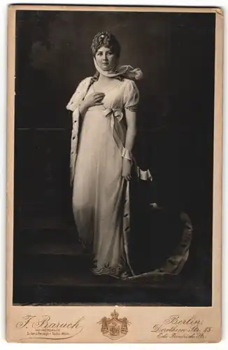 Fotografie J. Baruch, Berlin, Portrait Königin Luise von Preussen, Portrait mit Hermelin