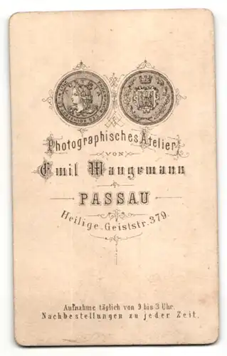 Fotografie Emil Wangemann, Passau, Portrait Geistlicher mit Brille