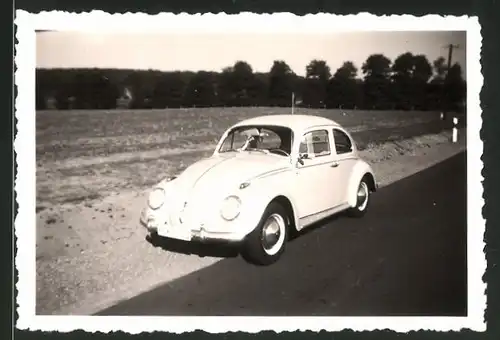 Fotografie Auto VW Käfer, weisser Volkswagen PKW