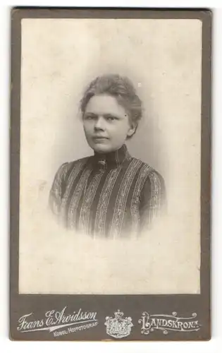 Fotografie Frans E. Arvidsson, Landskrona, Portrait Fräulein mit zusammengebundenem Haar