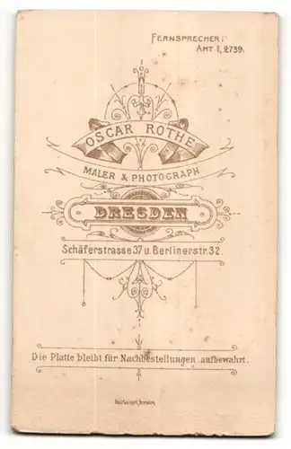 Fotografie Osc. Rothe, Dresden-Friedrichstadt, Portrait kleines Mädchen im weissen Kleid