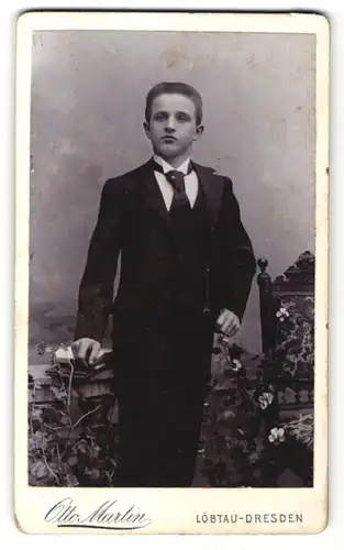 Fotografie Otto Martin, Löbtau-Dresden, Portrait junger Mann mit Krawatte im Anzug