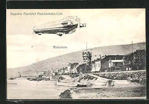 AK Rüdesheim, Zeppelin fliegt über den Ort bei seiner Fernfahrt von Friedrichshafen nach Köln