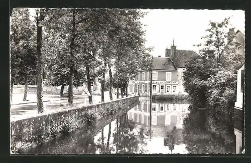 AK Moulins-Engilbert, Les Promenades et le Bief du Moulin