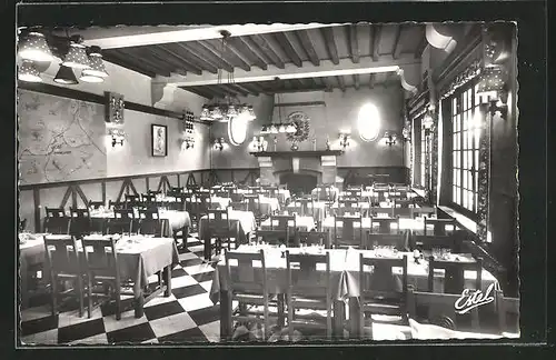 AK Poigny-la-Foret, La Salle a Manger, Auberge des 4 Tilleuls