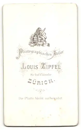 Fotografie Louis Zipfel, Zürich, Portrait hübsche junge Frau mit Haarband