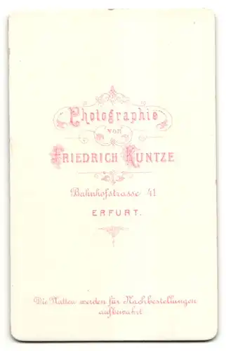 Fotografie Friedrich Kuntze, Erfurt, Mann mit Fliege