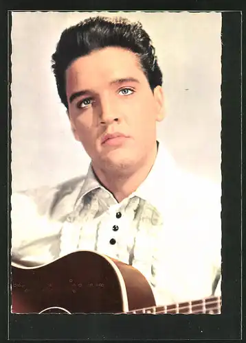 AK Musiker Elvis Presley mit Gitarre