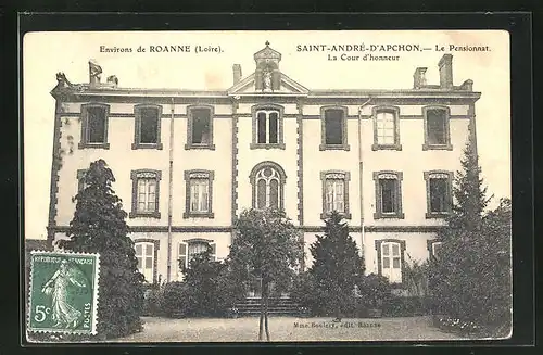 AK Saint-Andre-D'Apchon, Le Pensionnat, La Cour d'honneur