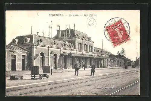 AK Argentan, La Gare, les Quais, Bahnhof mit Bahnsteig