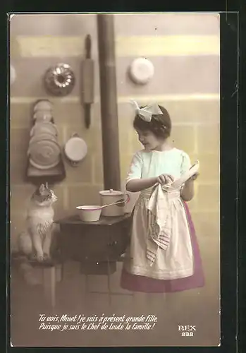 AK Kleines Dienstmädchen mit Katze in der Küche