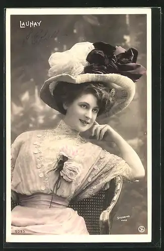 AK Launay, Hübsche Dame mit Hut