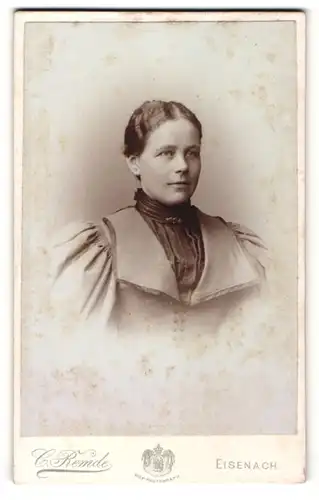 Fotografie C. Remde, Eisenach, Portrait bürgerliche Dame