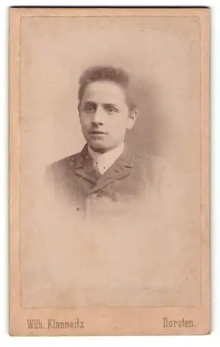 Fotografie Wilh. Klanneitz, Dorsten, Portrait hübscher Knabe im grauen Jackett