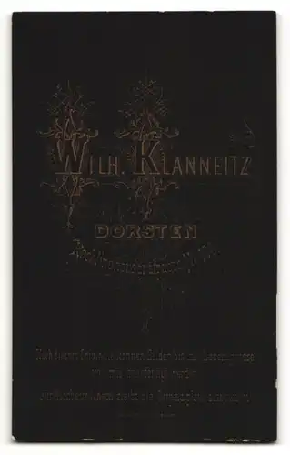 Fotografie Wilh. Klanneitz, Dorsten, Portrait hübscher Knabe im grauen Jackett
