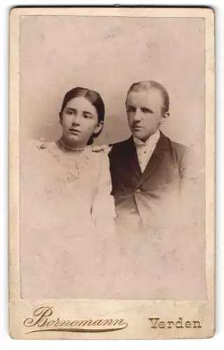 Fotografie Bornemann, Verden, Portrait wunderschönbes junges Paar in eleganter Kleidung