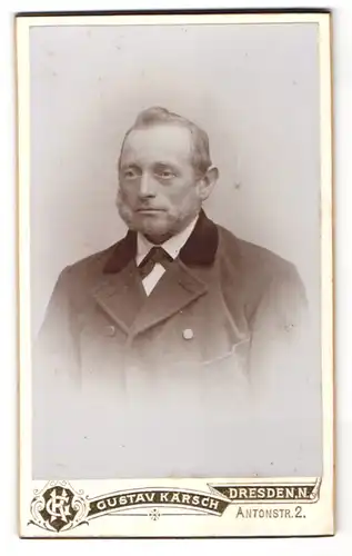 Fotografie Gustav Karsch, Dresden, Portrait mann im Jacket mit Backenbart