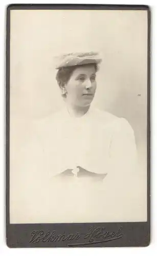 Fotografie Volkmar Högel, Leipzig, Portrait Dame mit Hut